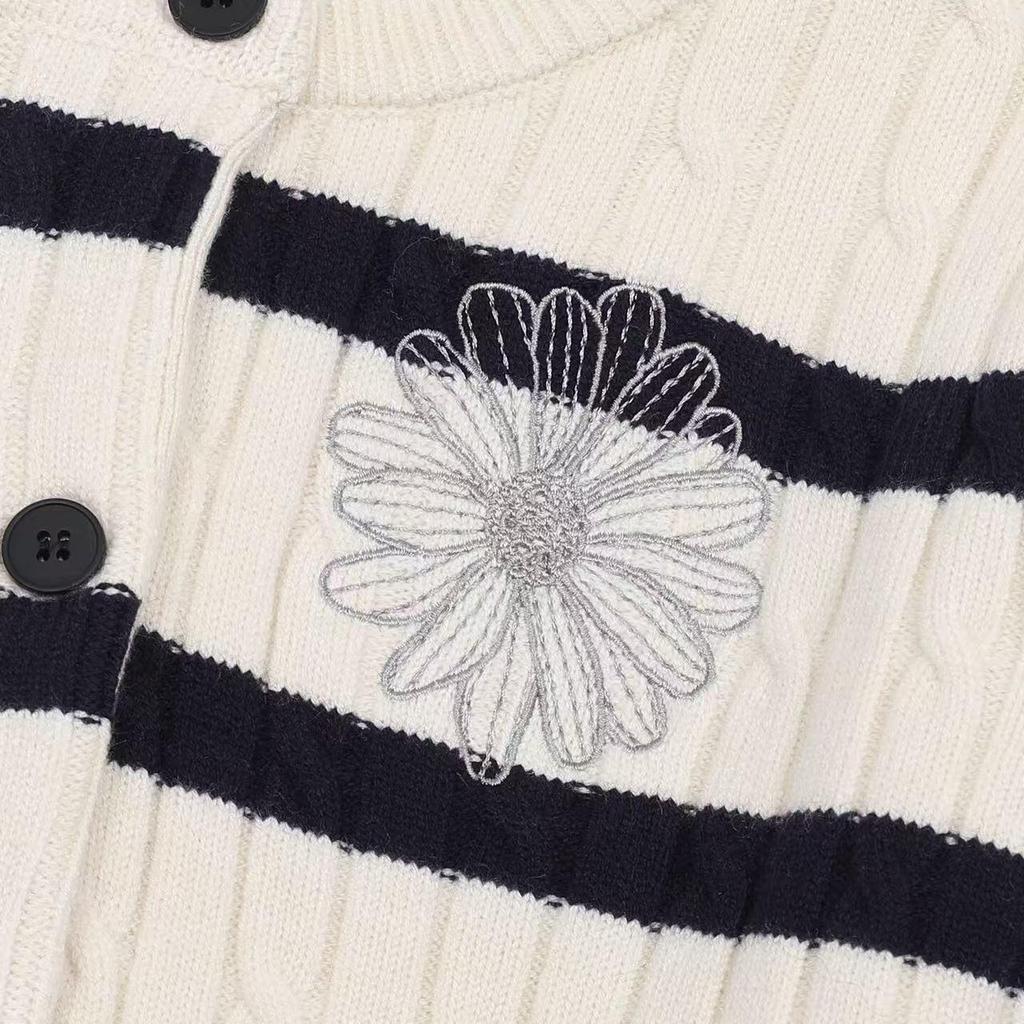 26s CrossMARDI Women's Striped Daisy Cardigan – Trendy, Versatile Knitwear with Round Neck and Single-Breasted Design