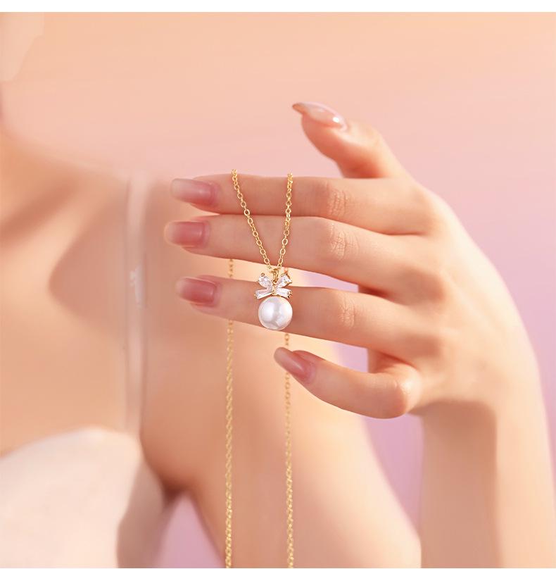 Fugitive Princess Pearl Bow Pendant Necklace - 2025 Light Luxury Clavicle Choker for Women.
