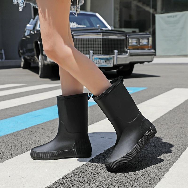 Fashion medium tube rain shoes women's foreign style versatile bright color non-slip waterproof thickened four seasons work outside rain boots