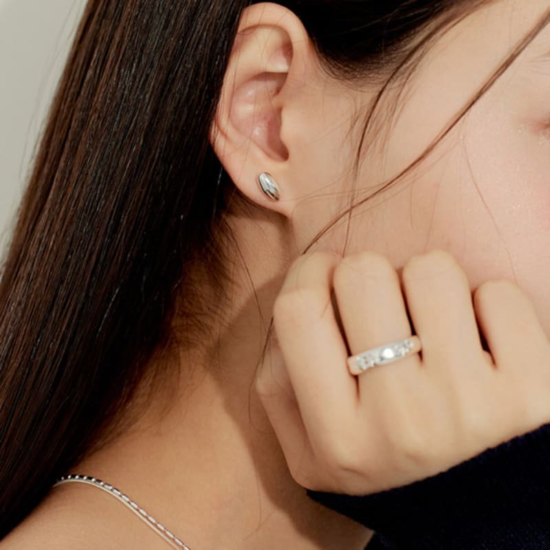 Murmur [925silver]Shine Oval Stud Earrings