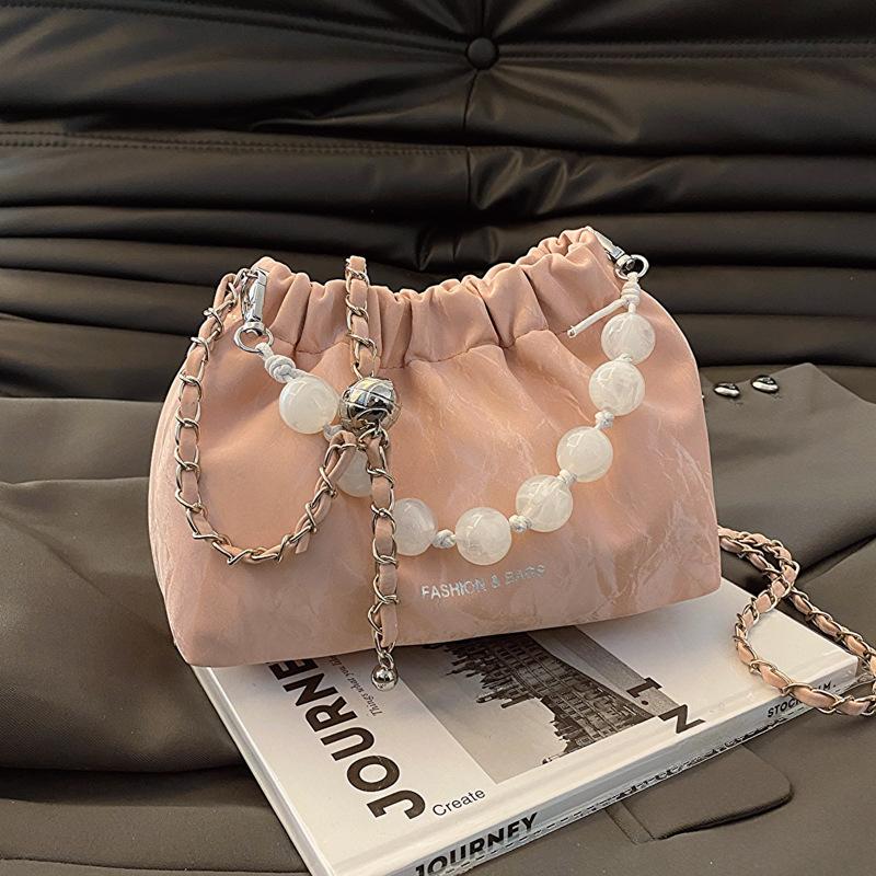 

New Chinese beaded handbag women s 2025 new trendy fashion velvet bucket bag versatile chain messenger bag розовый