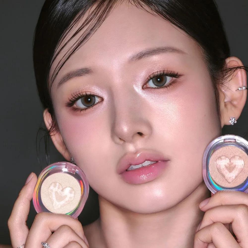 

Хайлайтер-луч / Волшебный луч, который становится ярче при растирании / Осветлитель 01 Angel Etude Beam