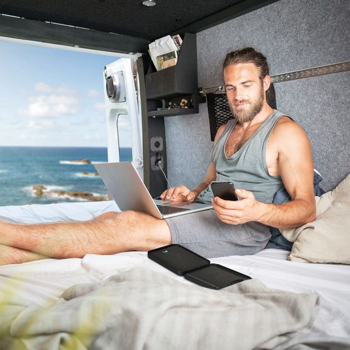 Relaxdays Coffre-fort verrouillable, 2 clés, nomade, câble de sécurité, acier, H x L x P: 5 x 17 x 25 cm, noir