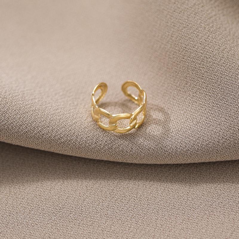 2025 Retro Snake Pattern C-Shaped Earring Set with Ear Cuff