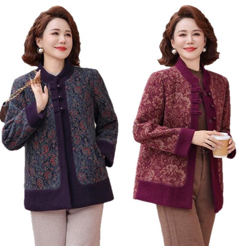 Old lady middle-aged the elderly new mother woolen coat piled thickened clothes grandma autumn and winter women