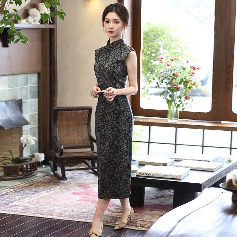 Womens Modern Chinese-Inspired Sleeveless Long Cheongsam Dress 2026 Retro Style With Dot Print