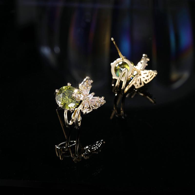 

Модные серьги-гвоздики в форме бабочек, супер-блестящие серьги с инкрустацией цирконием, женские серьги-иглы из серебра 925 пробы, универсальный дизайн ниши