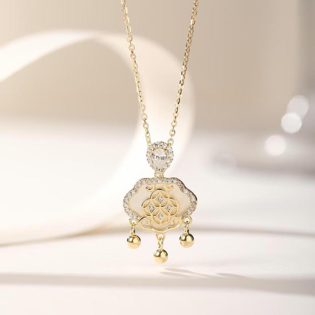 Elegant S925 Silver Clavicle Pendant: Mother-of-Pearl and Copper Coin Necklace