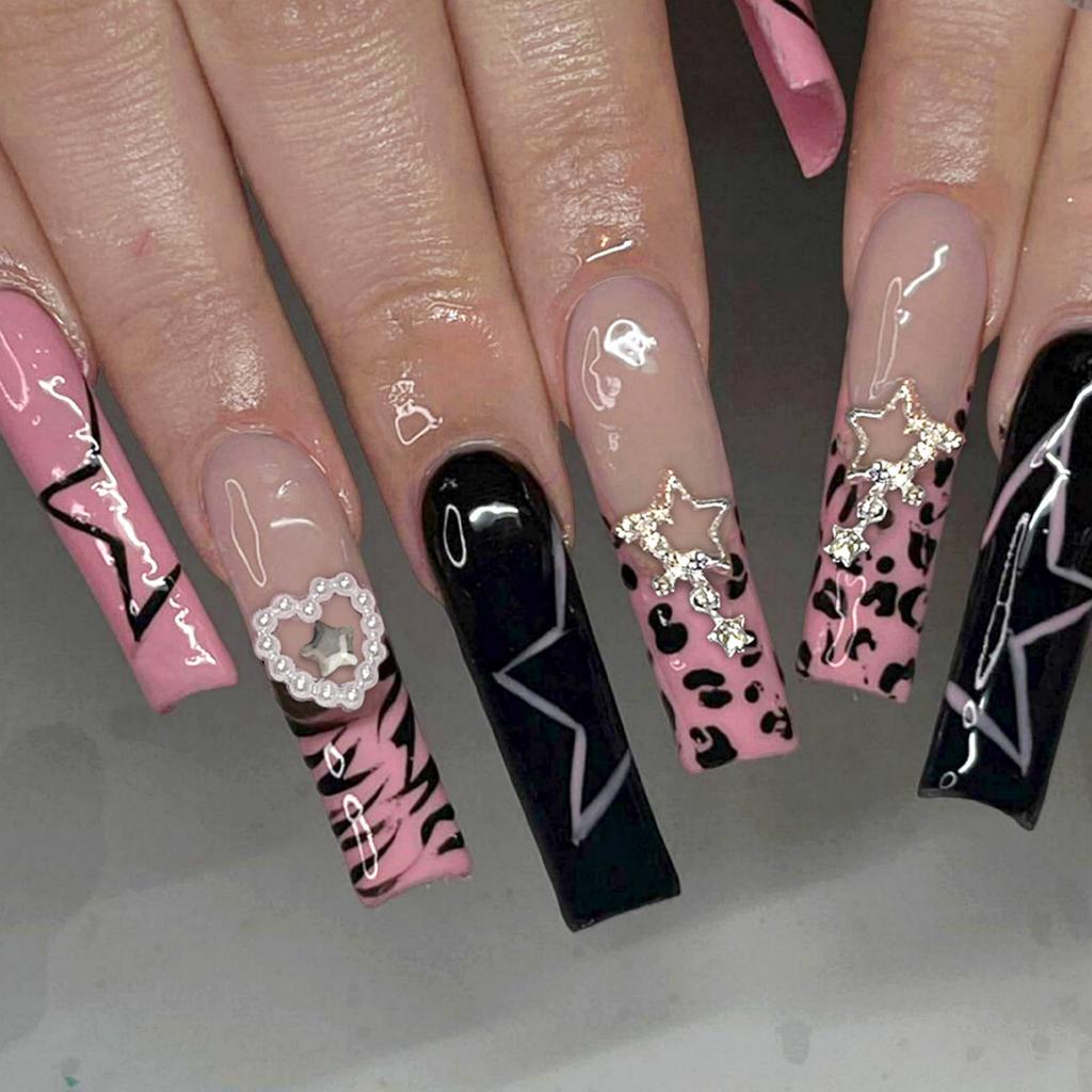 Pink Black False Nails with Star Printed Charming Comfortable To Wear Manicure Nails for Women and Girl Nail Salon