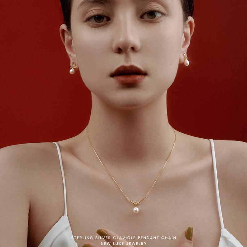 Pearl Pendant Necklace - Women's Elegant, Versatile Clavicle Chain Gift for Friend or Girlfriend
