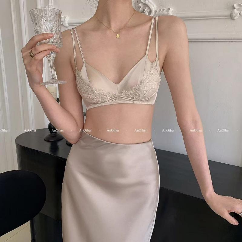 Women Beige V-Neck Wireless Bra with Floral Lace Trim and Double Straps S шампанского