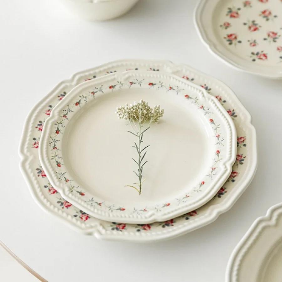 1 piece of French relief retro ceramic plate. Household meal plates, Western flat plates, fruit plates, dessert plates