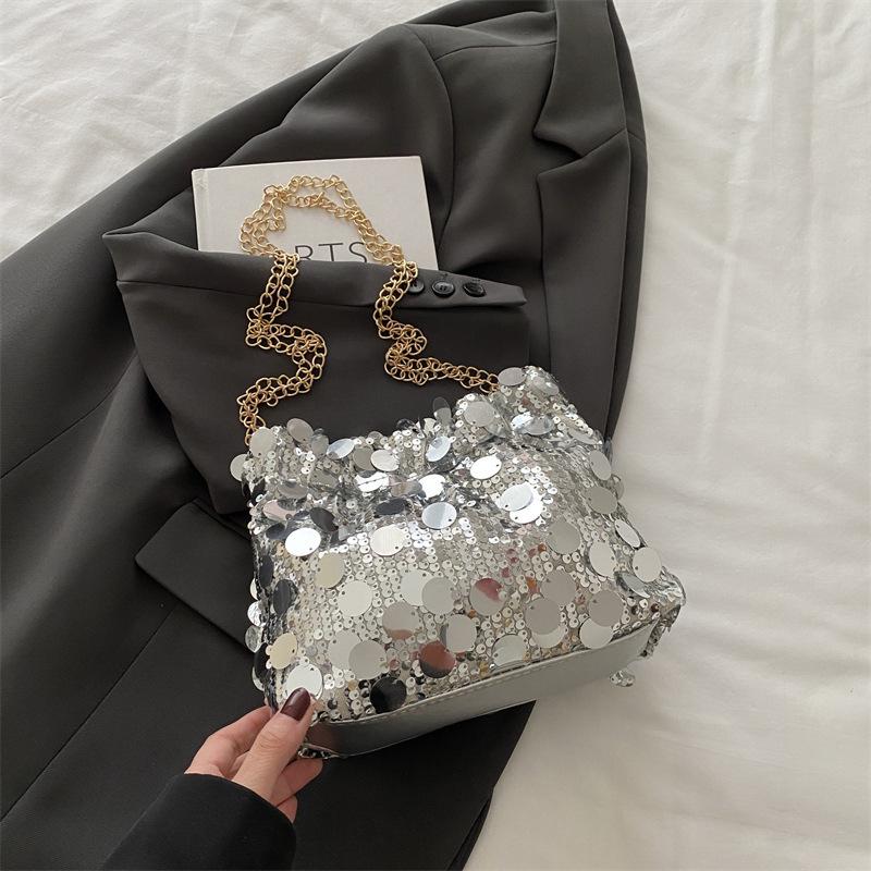 

Высококлассная серебристая сумка под мышкой с пайетками женская 2025 весна и лето нишевая новая французская модная сумка через плечо серебряный
