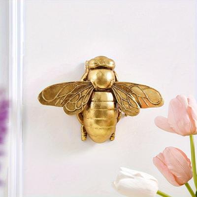 Golden Bee Wall Sculpture - Art Deco Style Resin Insect Wall Decor, Handcrafted Home Decoration for Gallery Wall & Party Decor