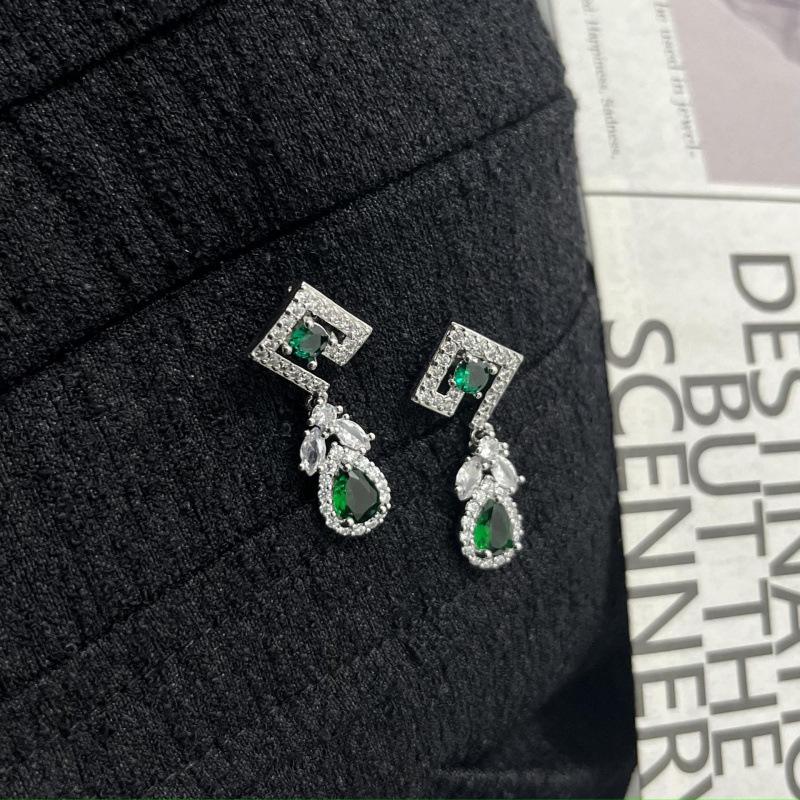 2024 Emerald Stud Earrings: Luxury Chinese Style Dangle for Women
