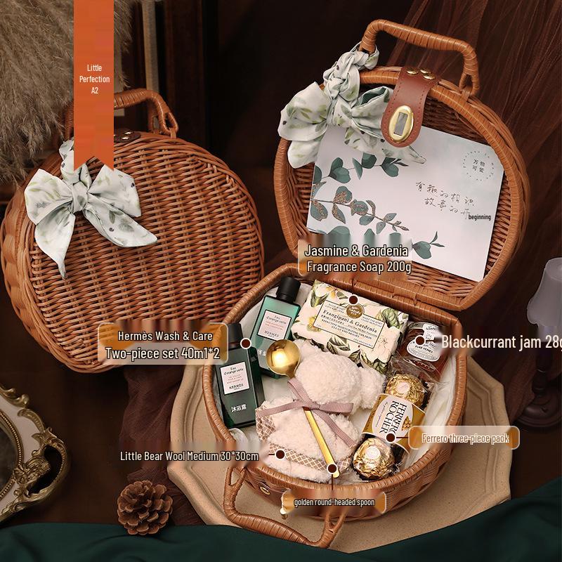 Bridal Party Souvenir: Heytea Cup for Bridesmaids and Groomsmen