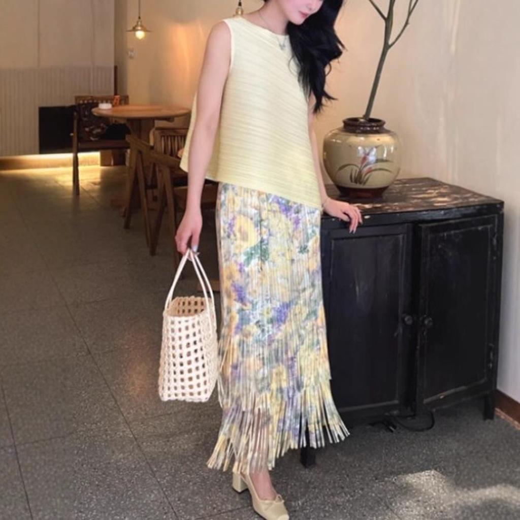 Miyake Pleated Women's Summer Two-Piece Suit - Elegant Age-Reducing Set