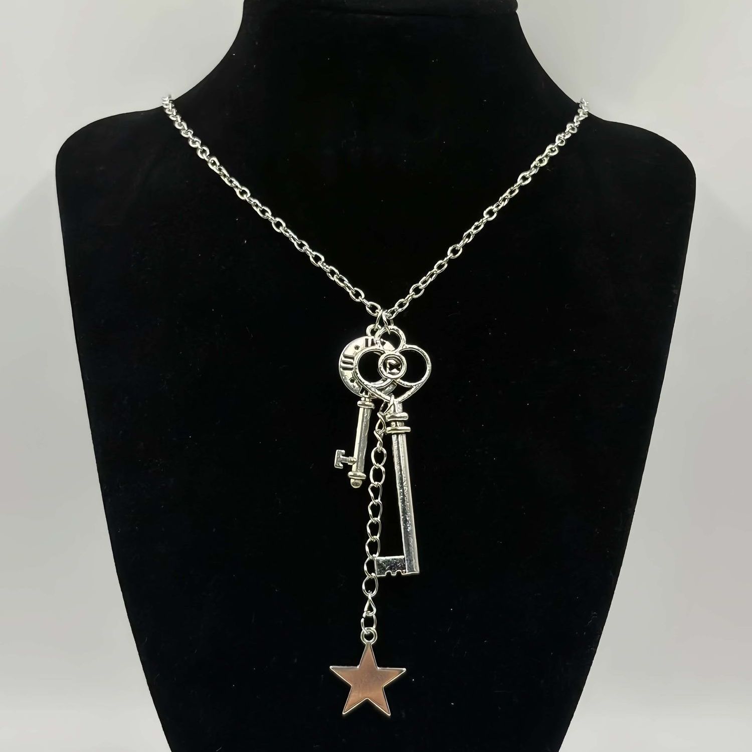 

Новое готическое ожерелье с подвеской в виде сердца, ключа и звезды - Винтажные европейские популярные персонализированные аксессуары - Модная массивная цепь Necklace + Pendant
