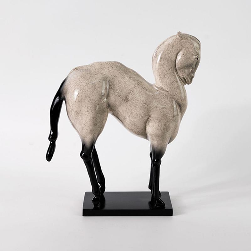 Retro Figurine Luxury Living Room Decoration Horse Miniature Sofa Beside Interior Ornaments Figurine Nordic Funny Gift Figurines
