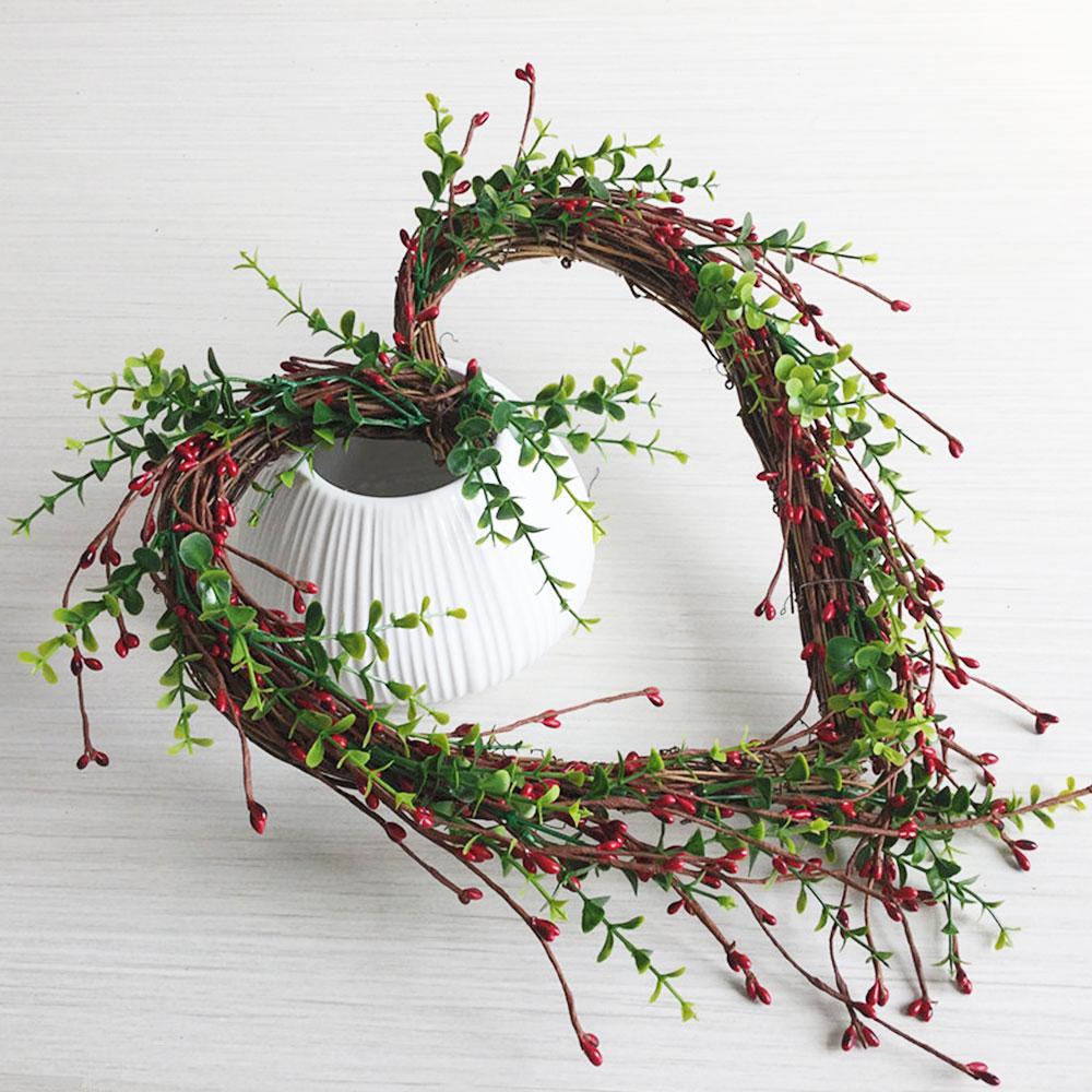 Valentine Heart Shaped Wreath Artificial Red Berries Rattan Wreath for Front Door Window Home Decor