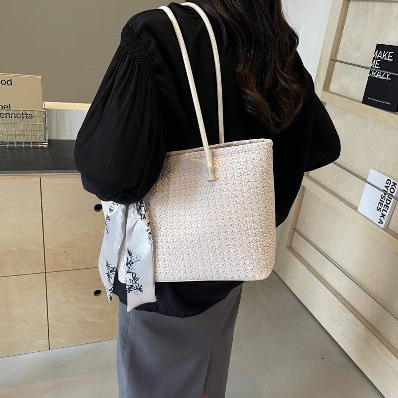 

Сумка для отдыха и поездок на работу, вместительная, женская, новинка 2024 года, универсальная сумка через плечо в иностранном стиле, высококачественная переносная сумка-тоут покинуть белый