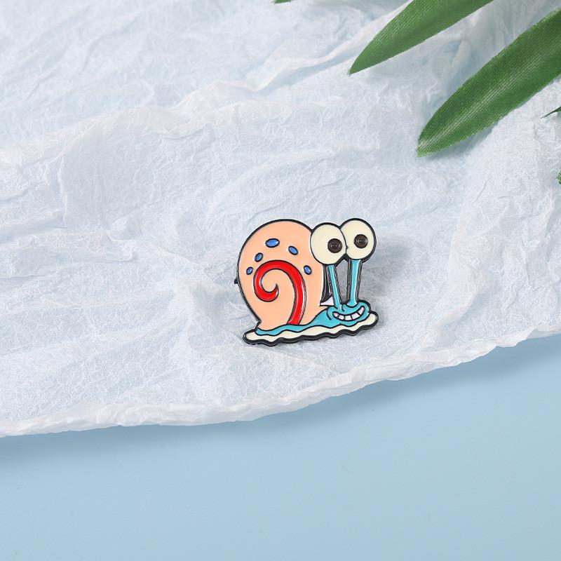 Unique Cartoon Snail Metal Brooch Fashionable Alloy Badge For Pets And Collectors