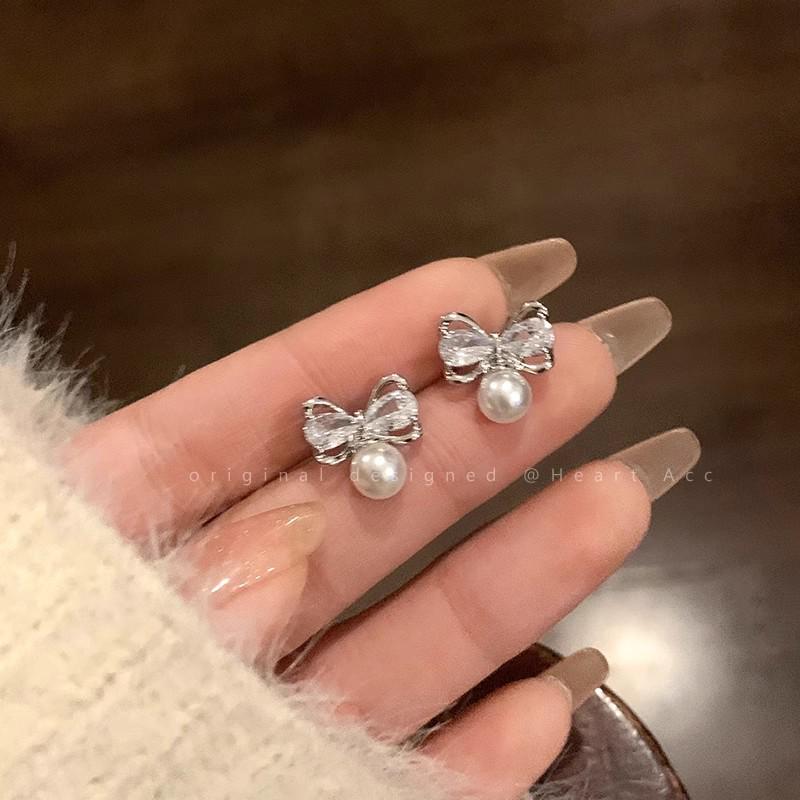 Women's Bow Pearl Stud Earrings: Exquisite High-End Design, Autumn/Winter 2024 Collection