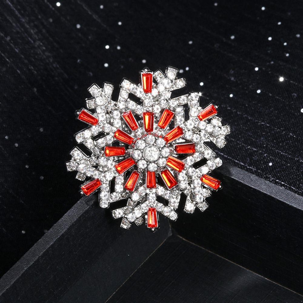 Sparkling Creative Snowflake Pin Rhinestone Zinc Zinc Alloy Zircon Badge Anniversary