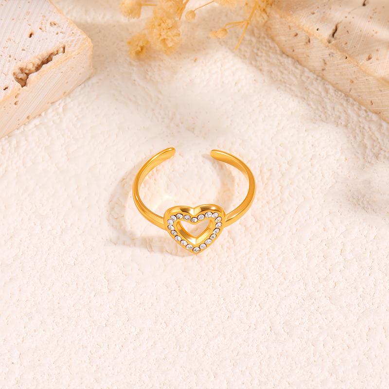 High-End Titanium Steel Heart Ring - Women's Fashion, Non-Fading, Adjustable Design for Couples.