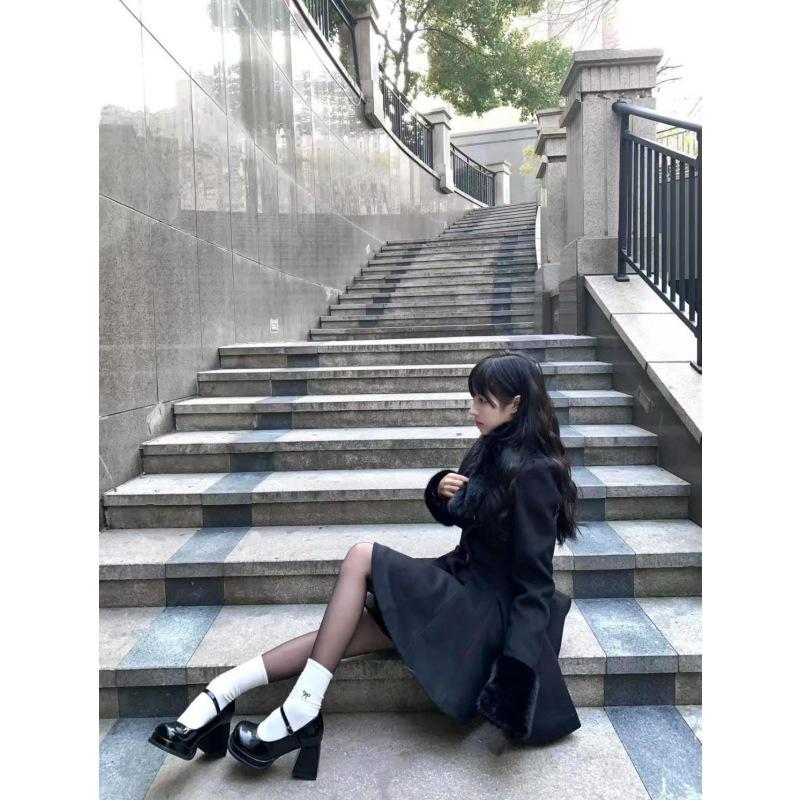 Korean Style Chic Waist-Cinching Woolen Coat - Long-Sleeved Padded Jacket for Women