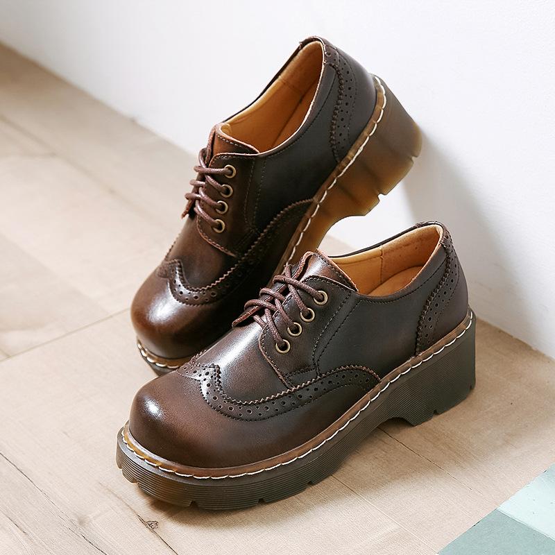 

Полированные туфли на толстой подошве, размер 34–40.