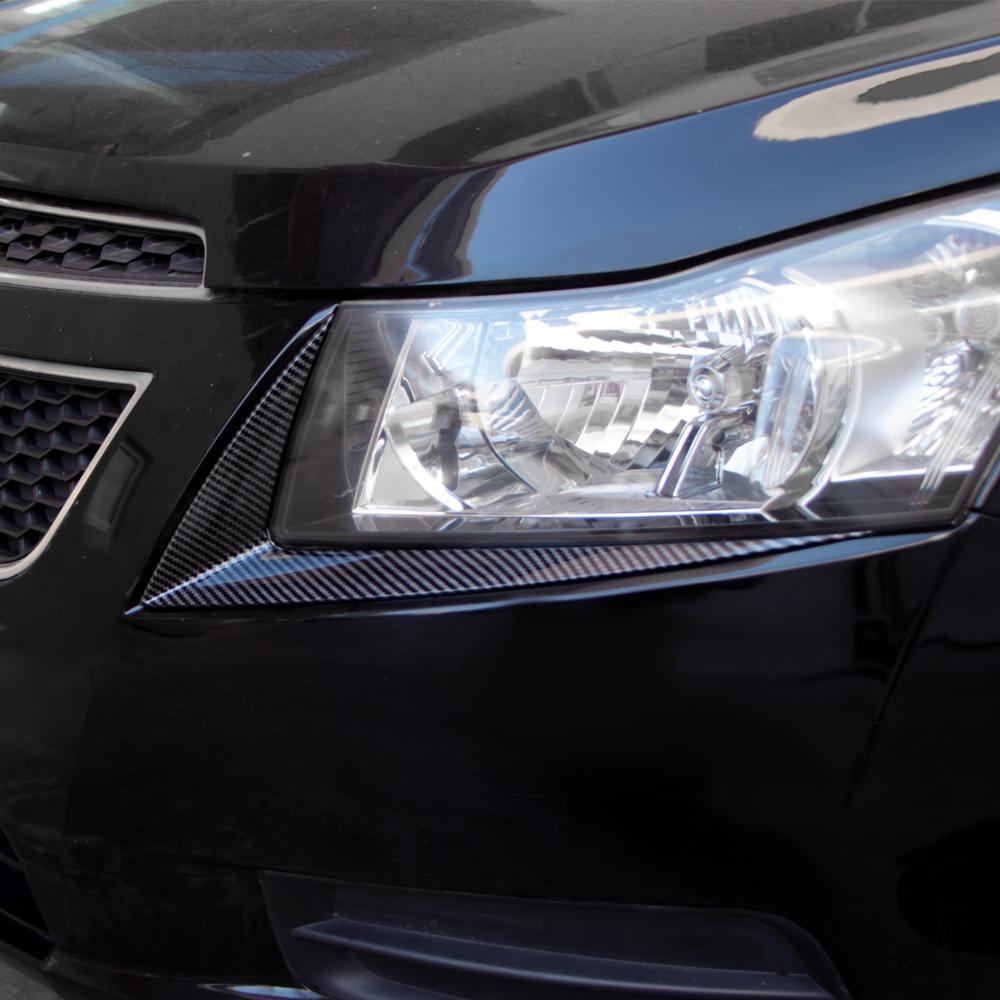 Nakładki na reflektory dla Chevrolet Cruze Sedan Hatchback 2009-2014 Listwa dekoracyjna reflektora Wzór włókna węglowego Naklejki samochodowe