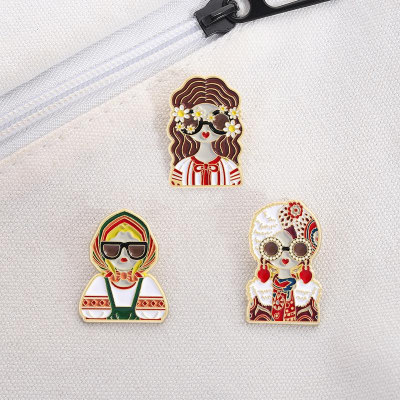 Cartoon-Mädchen-Charakterkostüm-Bilder Emaille-Anstecker Individuell Ethnisch-Stil Figur Souvenir-Broschen Revers-Abzeichen Schmuck Geschenk
