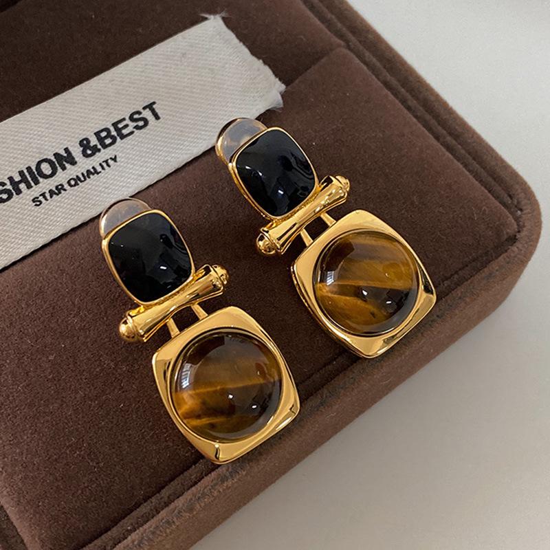 Boucles d'oreilles clous géométriques carrées style Hong Kong 2023 œil de tigre français et agate noire