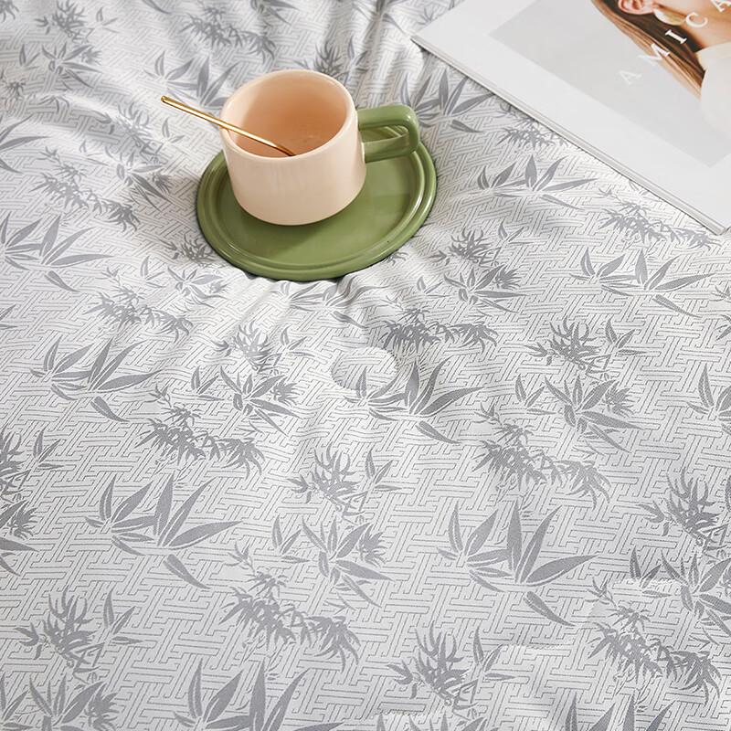 Donner Home Textiles Jacquard Quilt