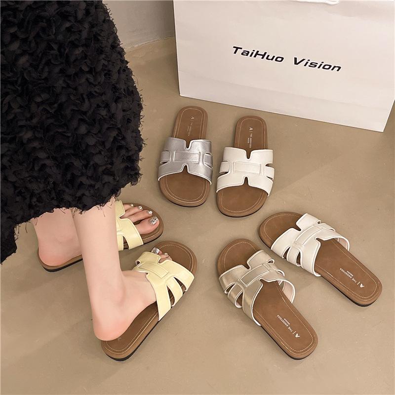 2025 Summer Thick New Heel Slippers Women's New Square Head Low Heel Word European and American Casual Fashion Cool Slippers Women's Shoes