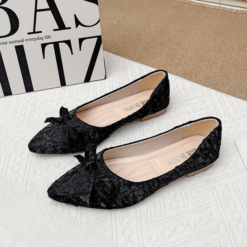 Square Head Flat Sole Single Shoes Women's 2025 New Shallow Beanie Shoes Satin Cloth Surface Simple Ladyshoes Work Shoes Boat Shoes