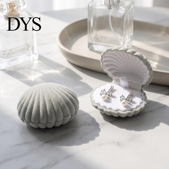 Small Ring Holder Velvet Shell Jewelry Box, Portable Travel Organizer Case, Soft Flannel Storage for Rings Earrings And Necklaces Compact Case