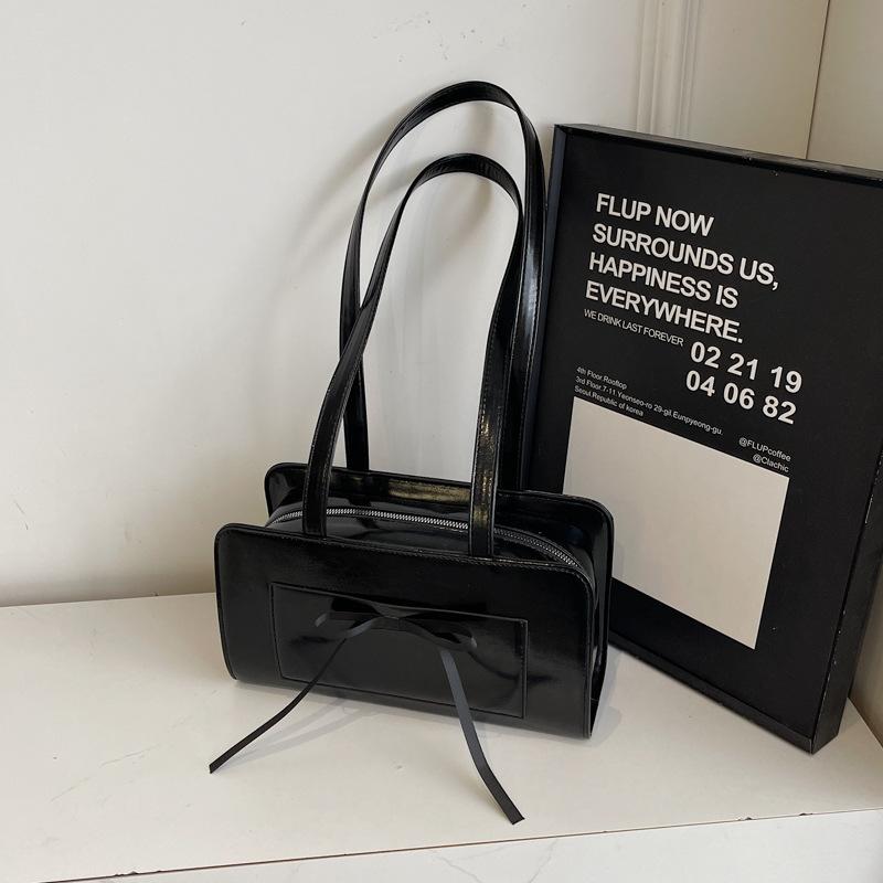 

Underarm bag women s Korean version of high-end fashion shoulder bag 2025 summer new niche design simple casual women s bag 28*10*15