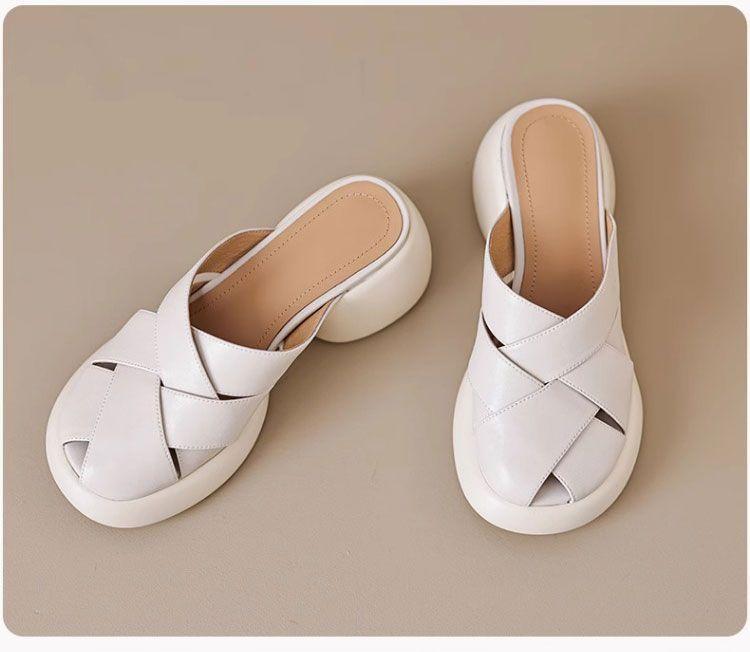 2025 Women Hollow Out Soft-soled Summer New Simple Comfortable Sandals Fashion Versatile Thick Soled Wearing Outside Slippers