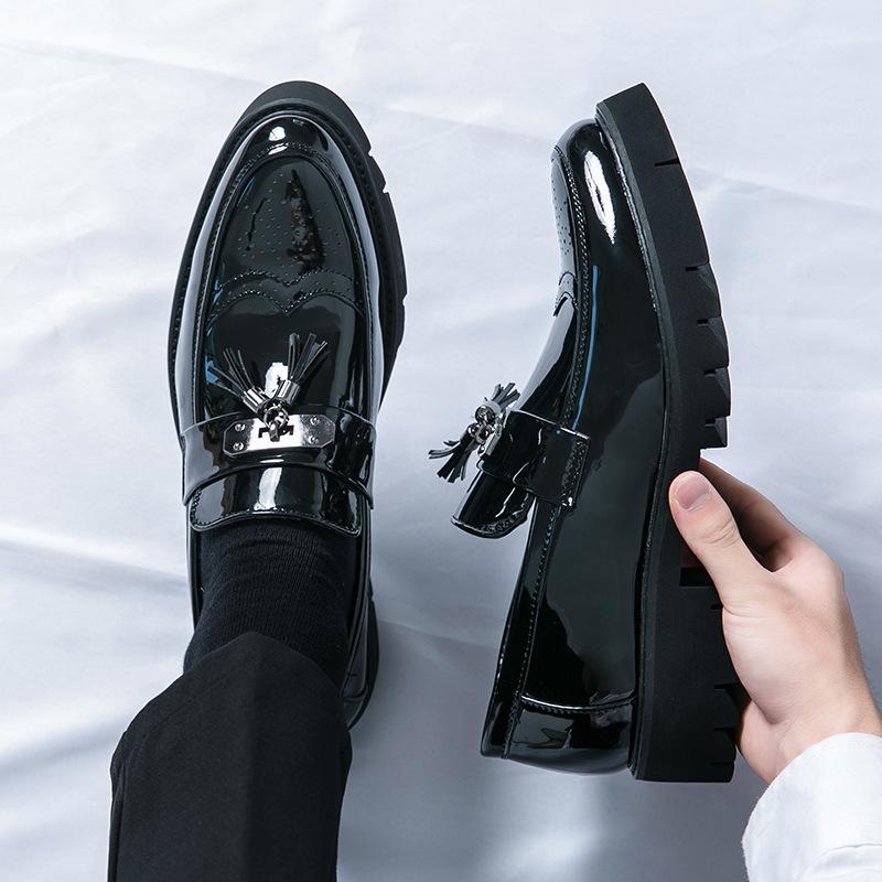 Men's business casual pointed thick-soled patent leather shoes Brock engraved teen trend Korean version trendy shoes