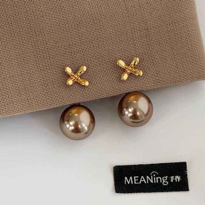 Champagne Pearl Flower Earrings: Elegant, Versatile Studs for Women