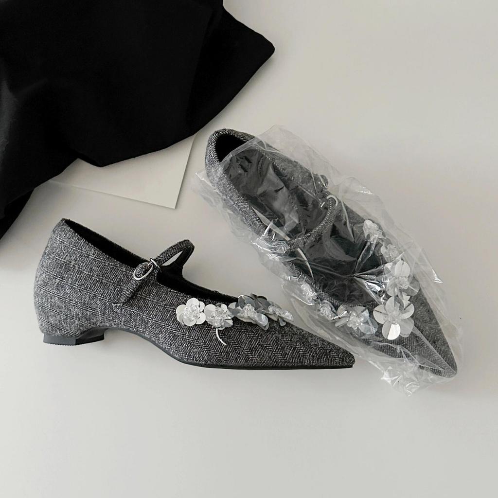 Sheepskin version~ Japanese sequined flower shallow mouth temperament Mary Jane shoes women's new French inner height-increasing pointed single shoes