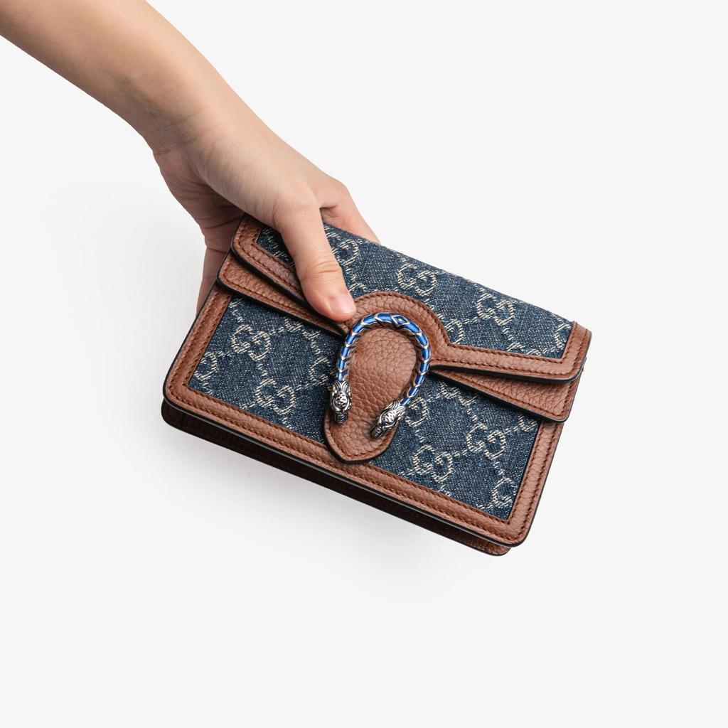 Gucci Borsa a tracolla in denim e pelle con fibbia a testa di tigre di Dioniso e logo monogramma per donna Grigio-Blu con Marrone
