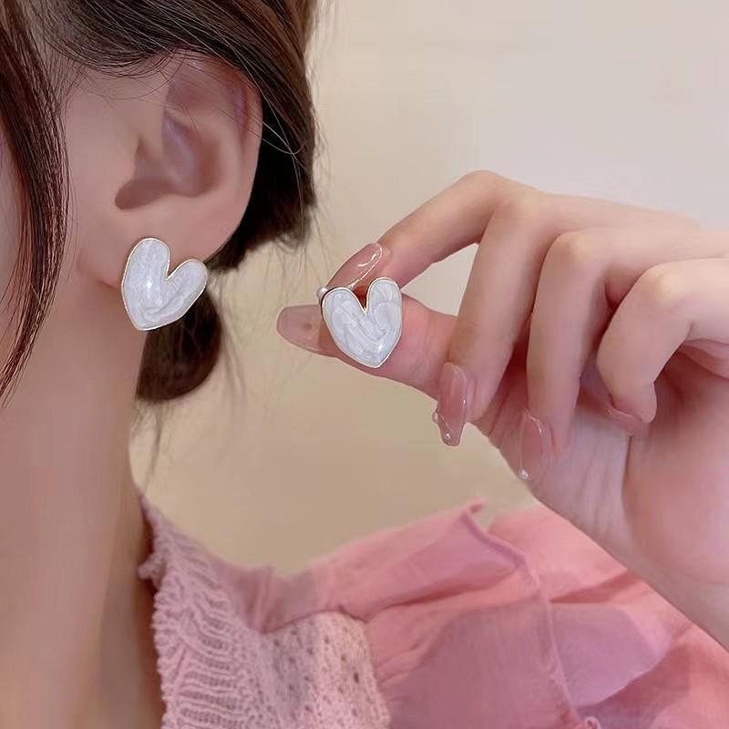 S925 Sterling Silver Enamel Heart Dangle Earrings for Women - Simple Retro Milky White Studs, 2022 белый