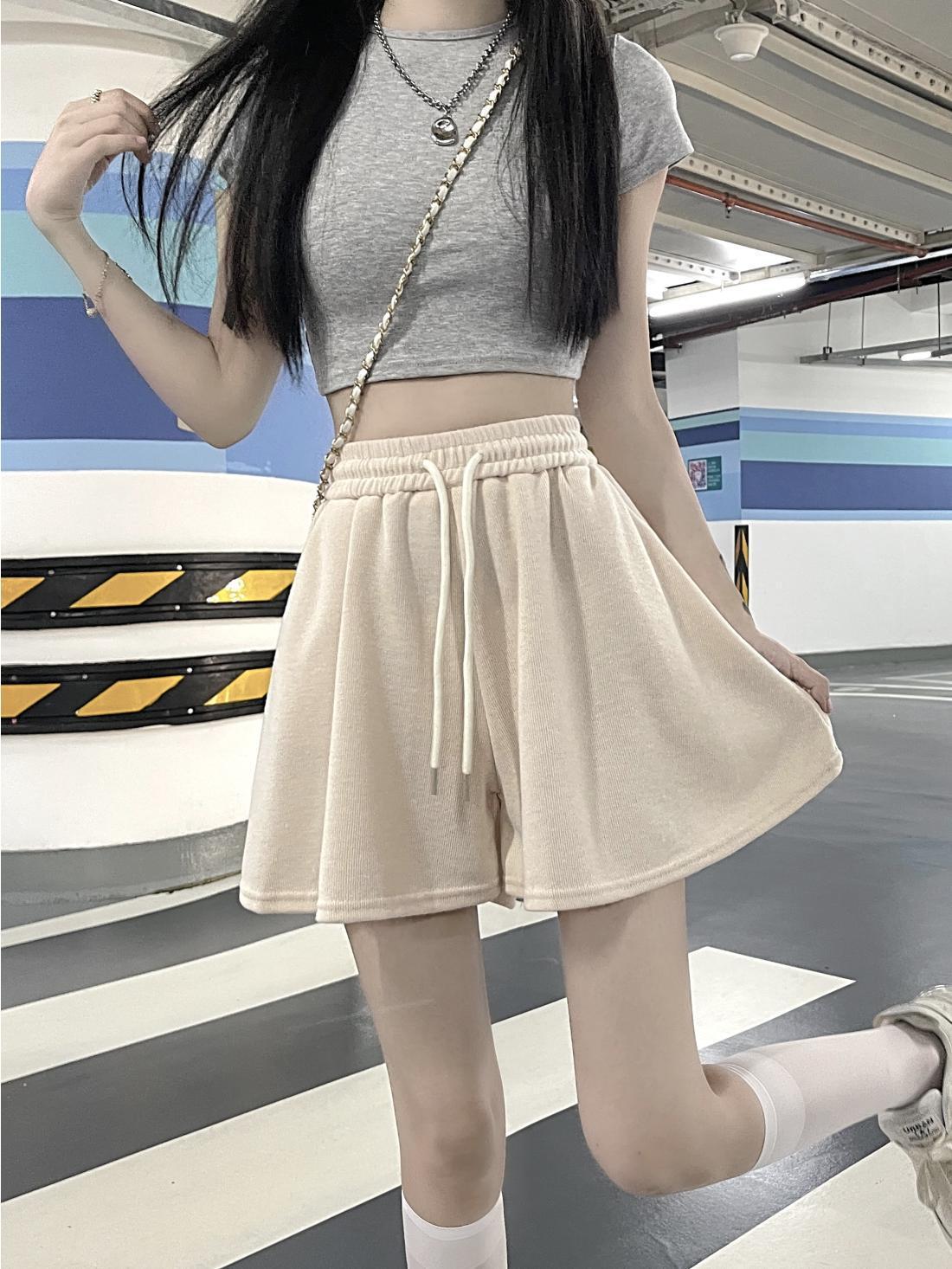 

Маленькие женские черные спортивные шорты на кулиске - Летние эластичные шорты с широкими штанинами, свободные повседневные кюлоты. 3XL (146-160 lbs)