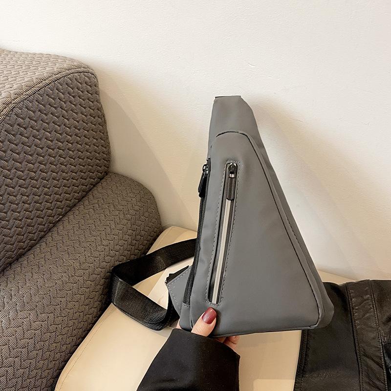Trendige Marke Sport Brusttasche mit großer Kapazität, kleine Taschen für Herren und Damen 2025 neues leichtes Nylon-Dreieckstasche Umhängetasche