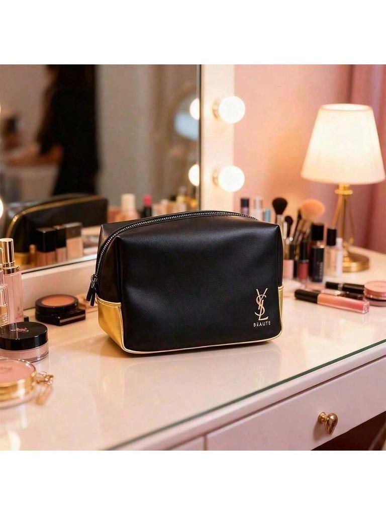 YSL Damen Make-up-Tasche mittelgroß, matt schwarz, mit goldenen Akzenten verziert.