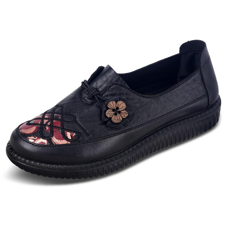 Women's Autumn Embroidered Soft Sole Non-Slip Flat Shoes - Comfortable, Breathable, Ideal for Middle-Aged and Elderly.