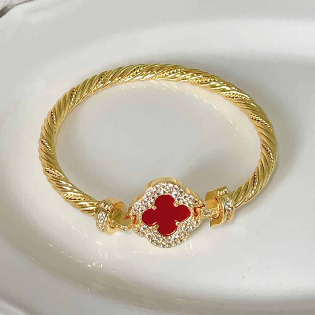 High End Fashion Micro Inlaid Zircon Clover Bracelet with Gold Plating for Women's Jewelry